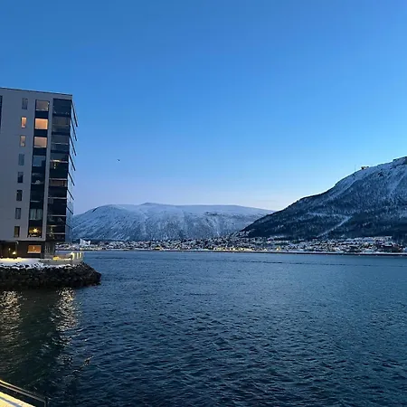 Aurora Star - New Apartment, Fantastic Sea View アパート *