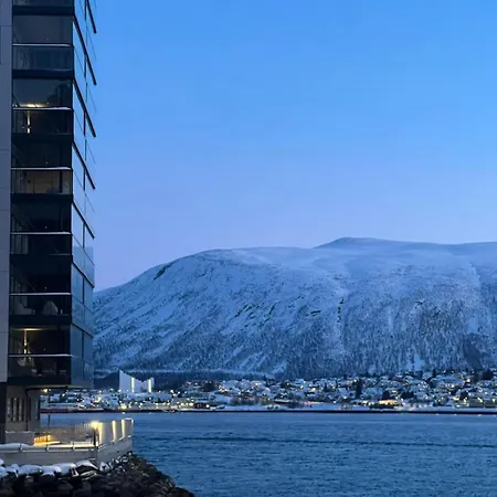Aurora Star - New Apartment, Fantastic Sea View アパート トロムソ